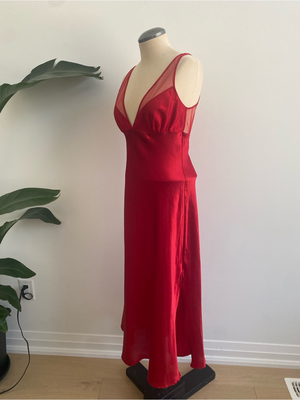Linda Lingerie V-Neck Slip Dress - Picture 5 of 6